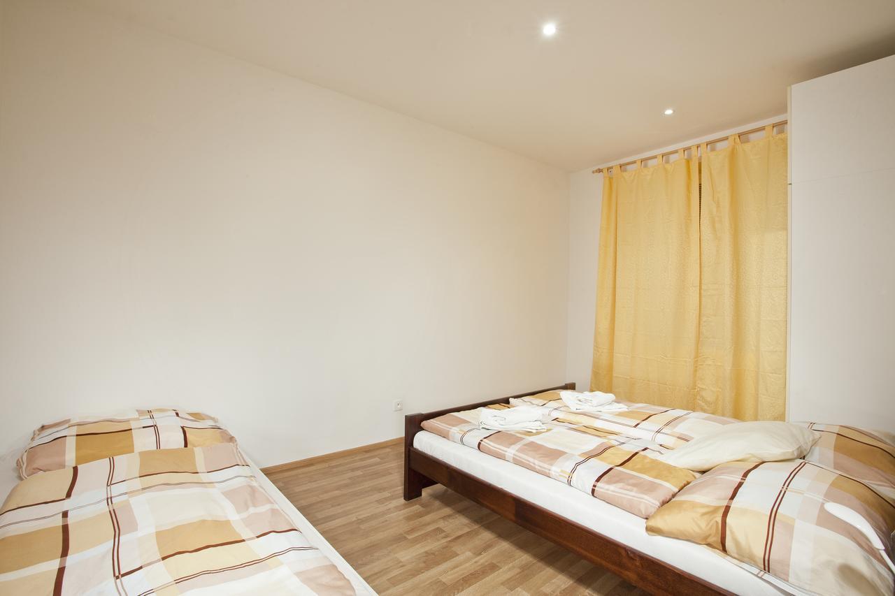 Apartments Kopecna With Parking Brno Exterior photo