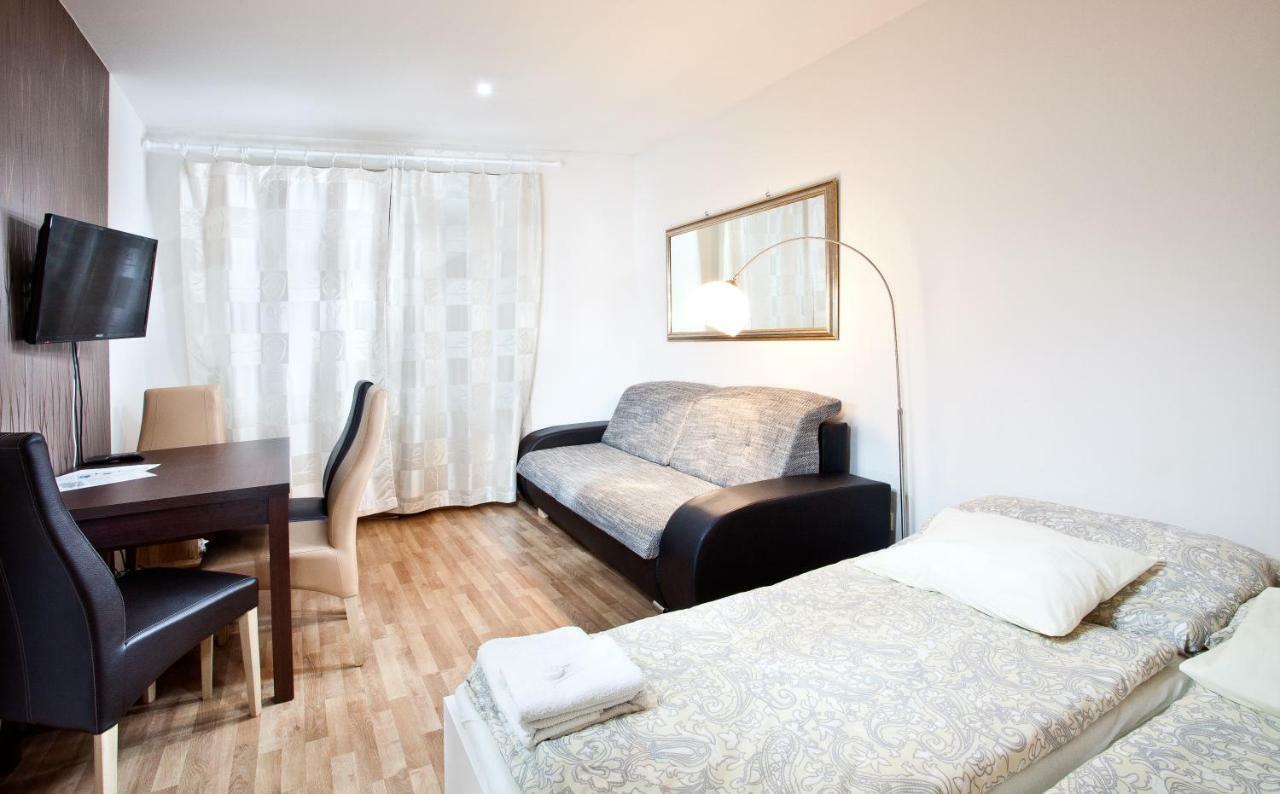 Apartments Kopecna With Parking Brno Exterior photo