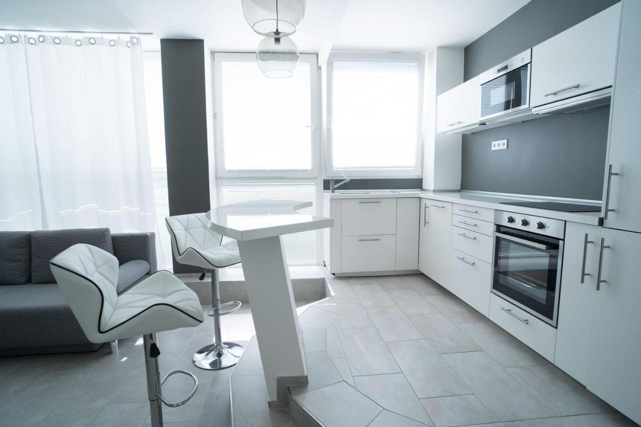 Apartments Kopecna With Parking Brno Exterior photo